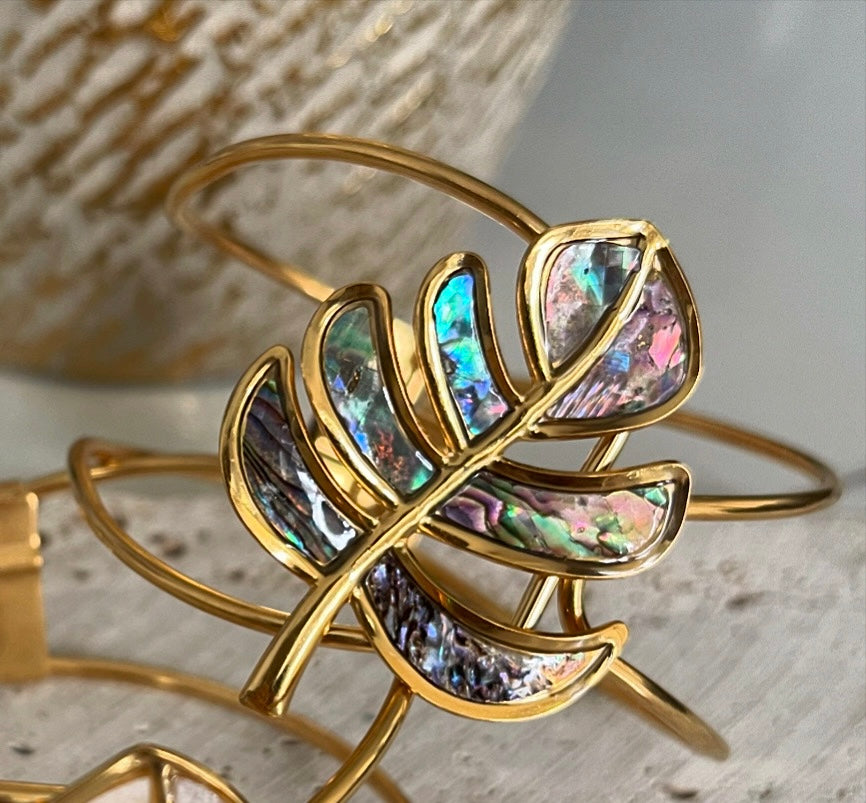 🌿✨ “Brazalete Hoja Tropical