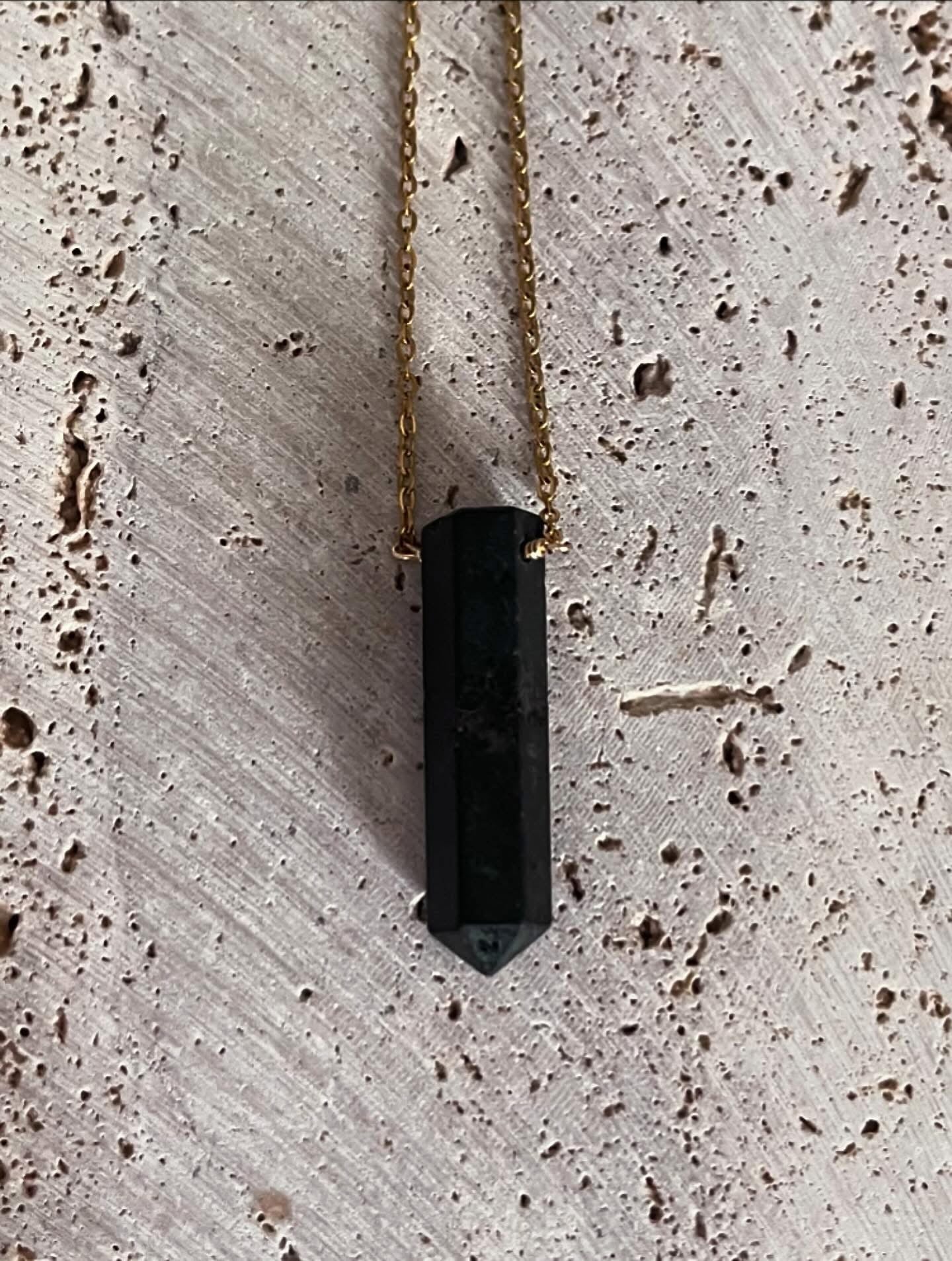 Collar de Turmalina Negra – Protección y Enraizamiento