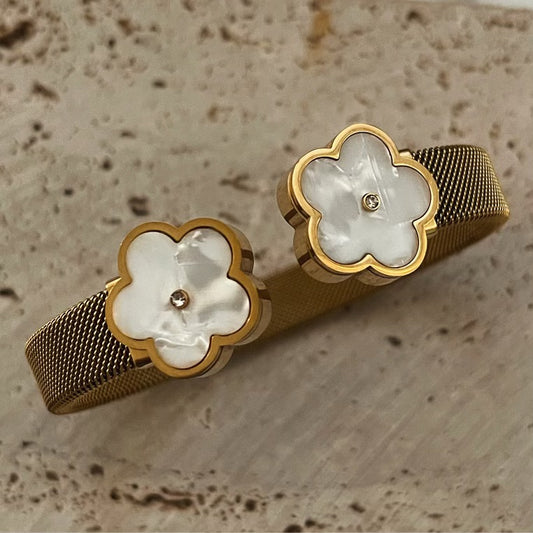 Brazalete Perla de Flor – Brillo Sutil