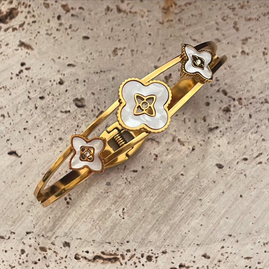 Brazalete Flor de Nube – Elegancia Serena