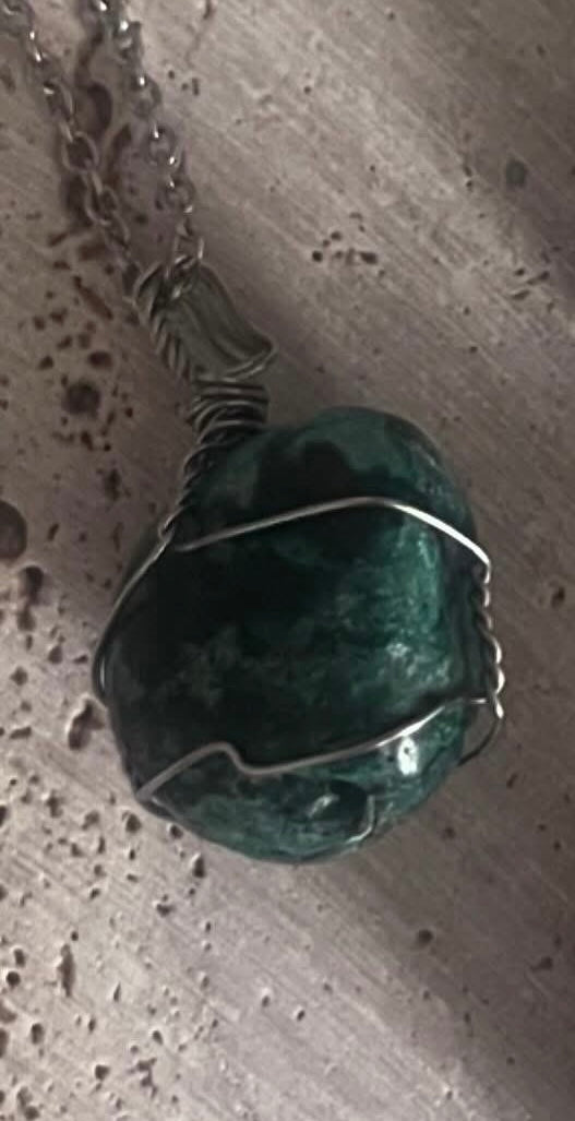 Collar de Turquesa Africana – Renacimiento, Calma y Evolución