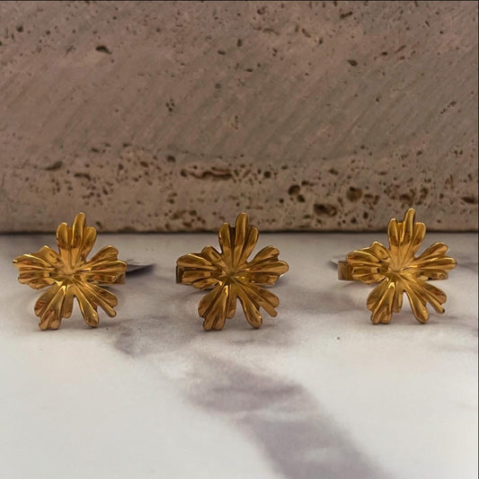 🌼 Anillo “Flor Dorada” – Brilla con Intención